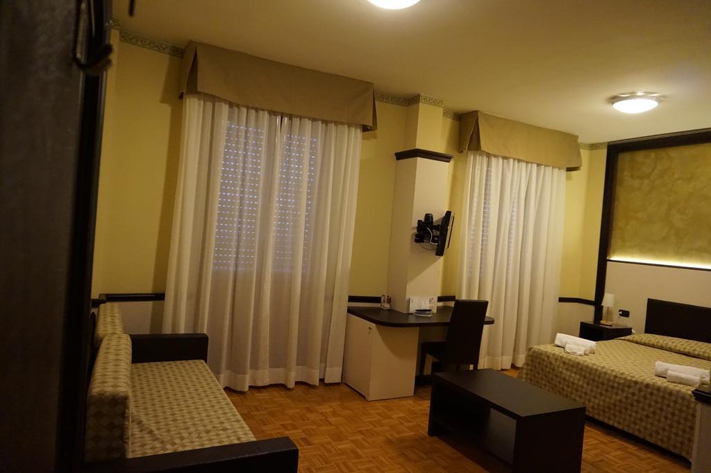 Hotel Astoria Fidenza Chambre photo