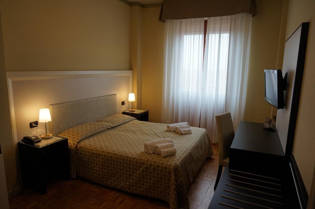 Hotel Astoria Fidenza Chambre photo