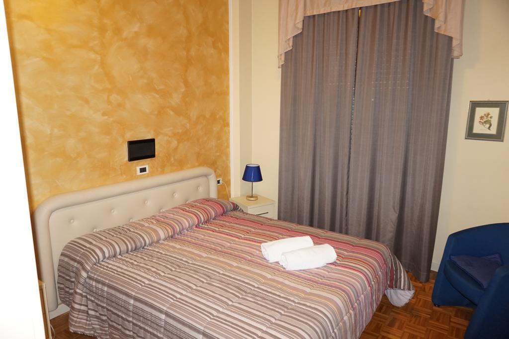 Hotel Astoria Fidenza Chambre photo