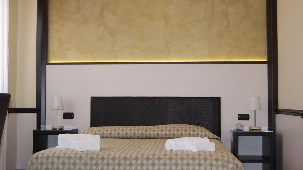Hotel Astoria Fidenza Chambre photo