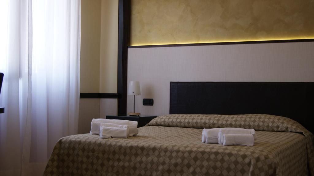Hotel Astoria Fidenza Chambre photo