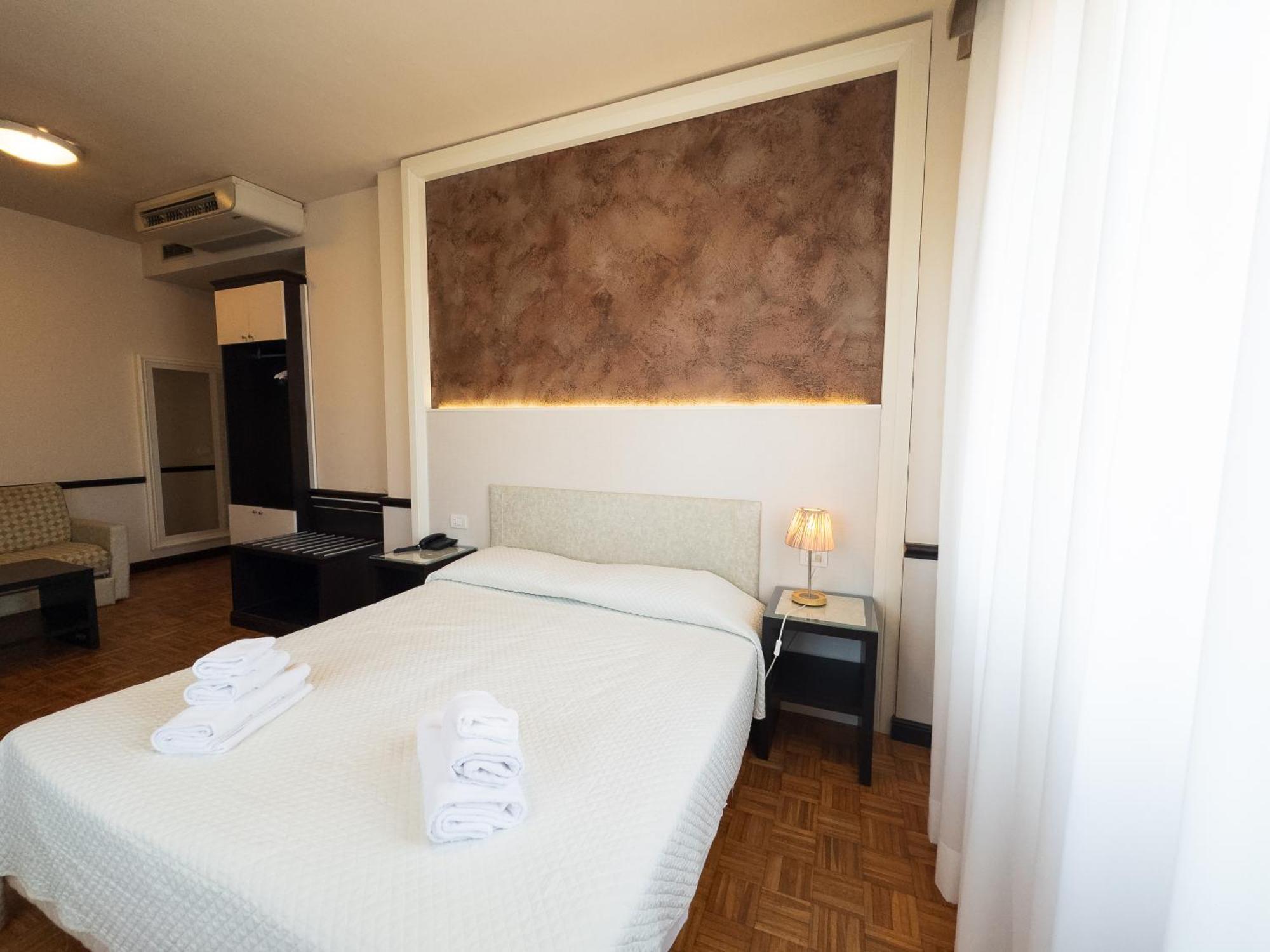 Hotel Astoria Fidenza Extérieur photo