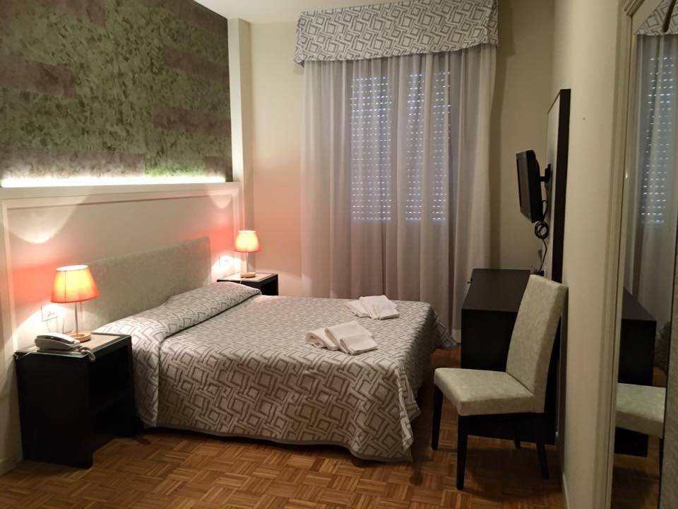 Hotel Astoria Fidenza Extérieur photo
