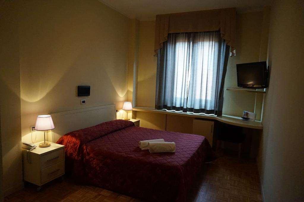 Hotel Astoria Fidenza Chambre photo