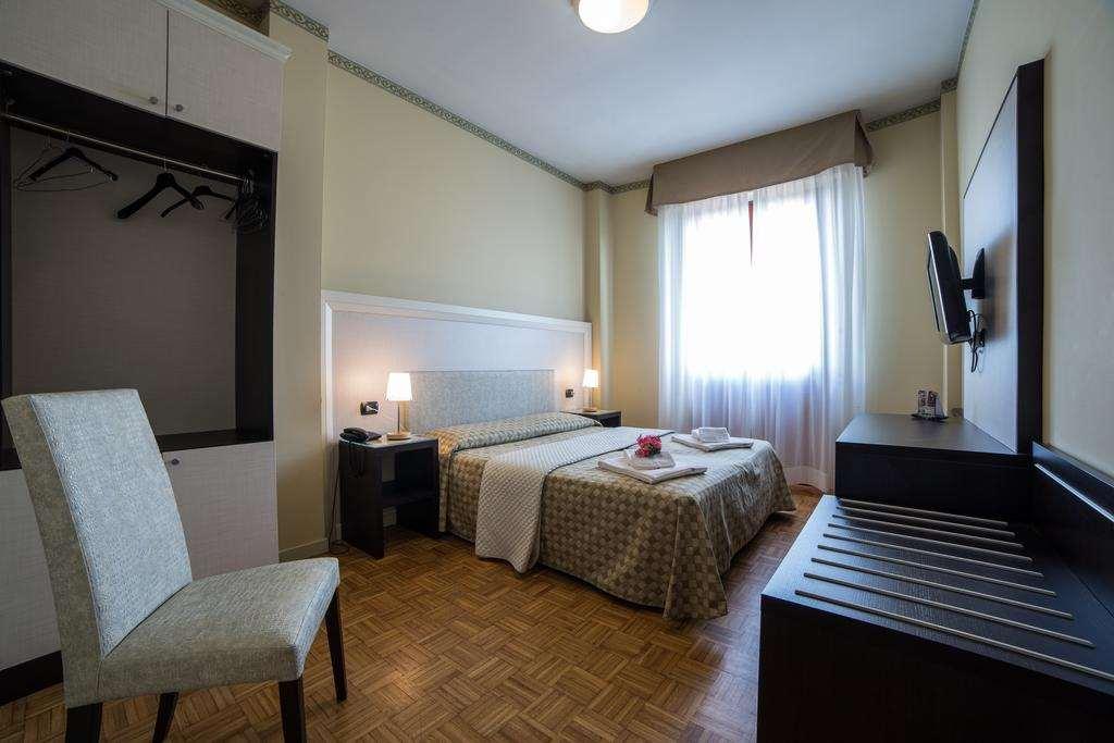 Hotel Astoria Fidenza Chambre photo
